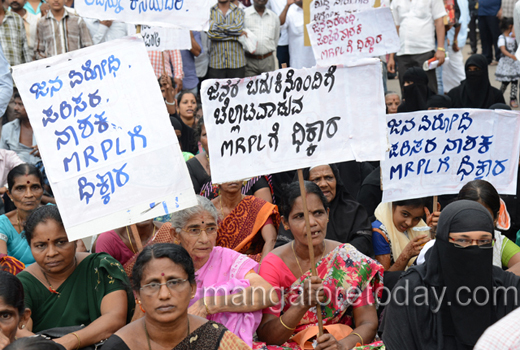 dyfi protest  1
